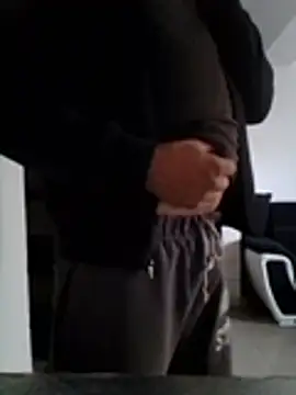 yur87 Show in webcam
