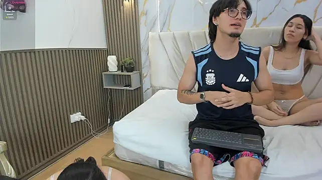 Chat +18 de sweetauracouple ao vivo