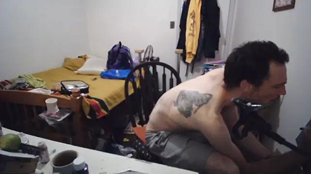JohnnyMoves' Live XXX Chat