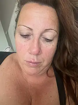 Chat +18 de xsexycurvymilf ao vivo
