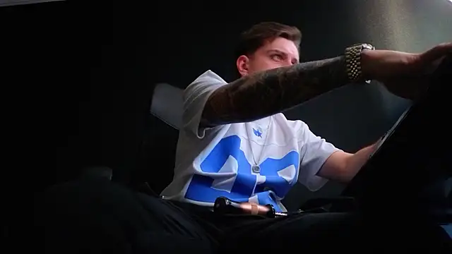Chat +18 de FelixStarkk ao vivo