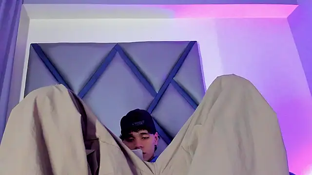 Ithan_Hott's Live XXX Chat