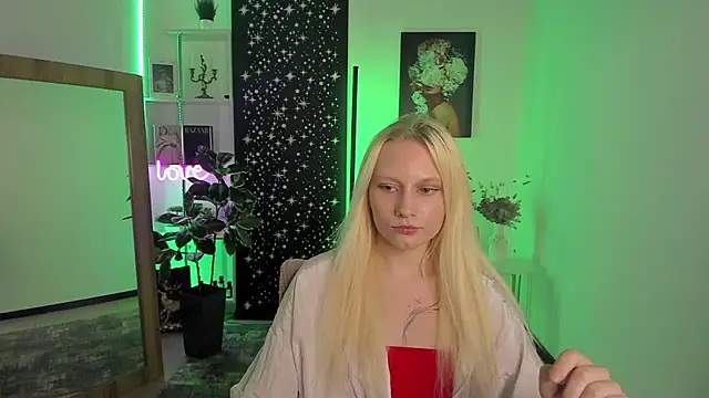 ElodieRenaud: онлайн-секс-чат