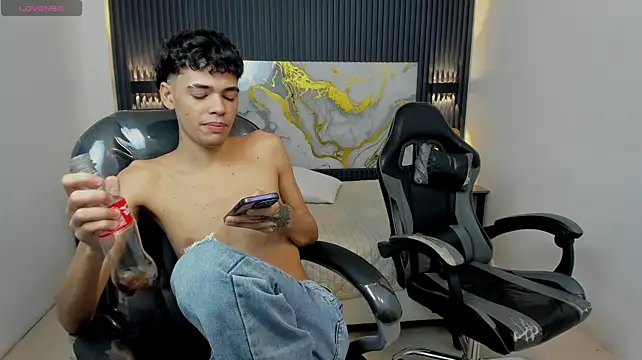 Estiv18_ – Naživo XXX chat