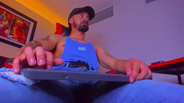 MAXIMUS_MASTER_ live XXX chat