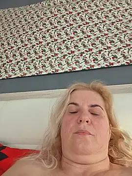 צ'אט XXX בשידור חי של blonda27