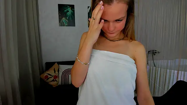 MidnighteAura Chat XXX in diretta
