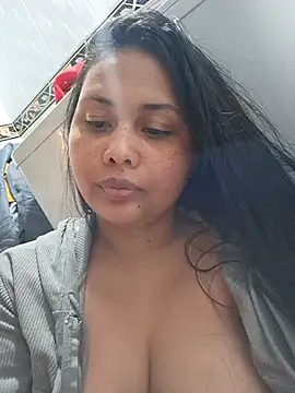 Alessandraa- Adlı Modelin Canlı XXX Sohbeti
