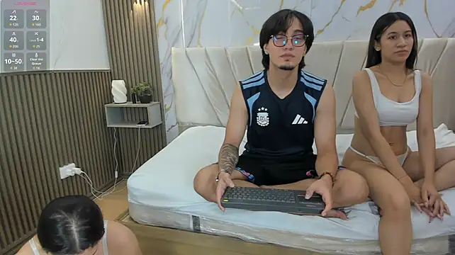 sweetauracouple live XXX chat
