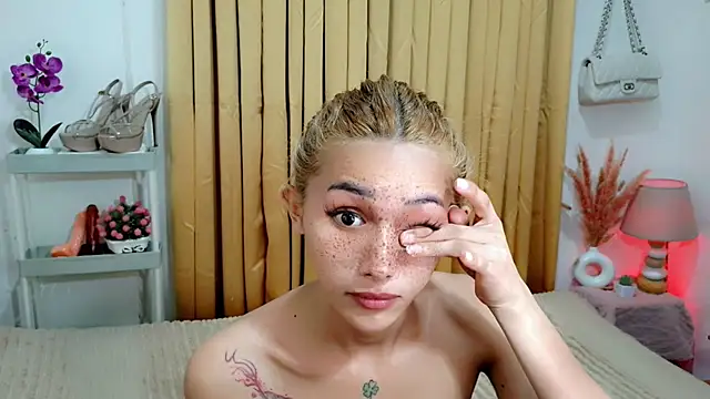 Show modela Cutie_sexdOll69 na web-kameri