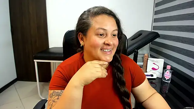 Živý XXX chat SaraThonson_