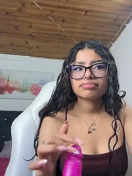 Issaa_Tyler's Live XXX Chat