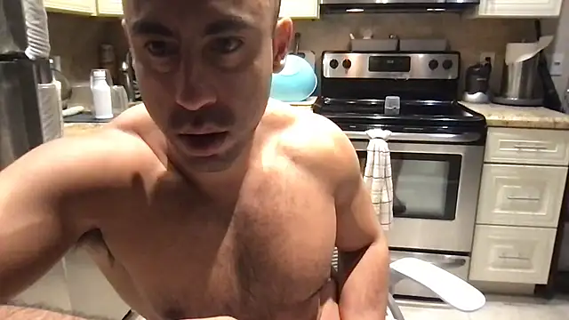 BigGuyMuscle élő XXX-chatje