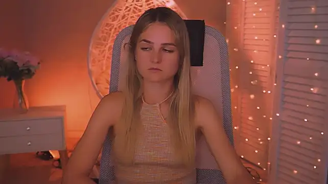 Chat +18 de DeboraLarson ao vivo