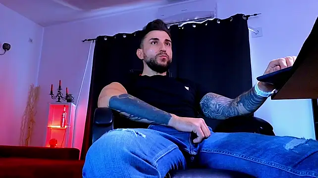 MightyAaron66 Live XXX-Chat
