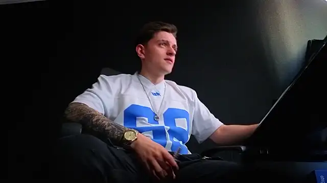 XXX chat uživo modela FelixStarkk