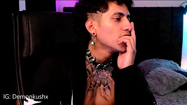 DemonKush-- élő XXX-chatje