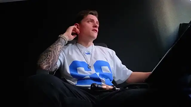 FelixStarkk – Naživo XXX chat