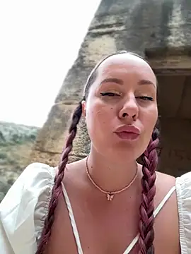 Mona_Plus élő XXX-chatje