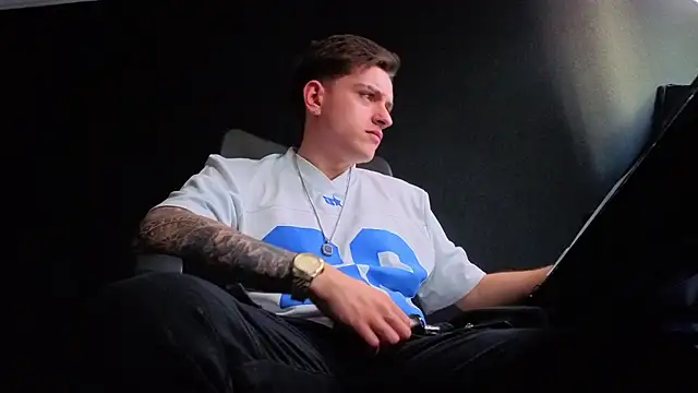 FelixStarkk 라이브 XXX 채팅