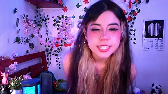 Kittyuwu_ Adlı Modelin Canlı XXX Sohbeti