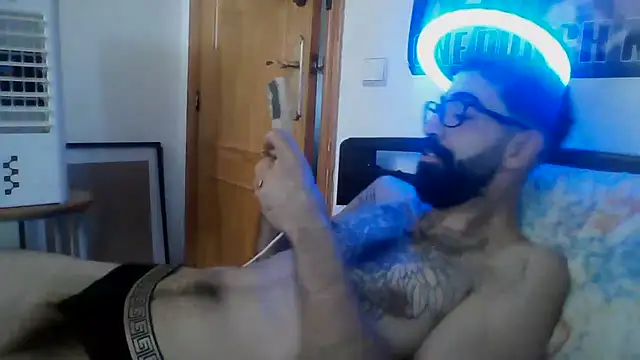 MorenodickStrong – Naživo XXX chat