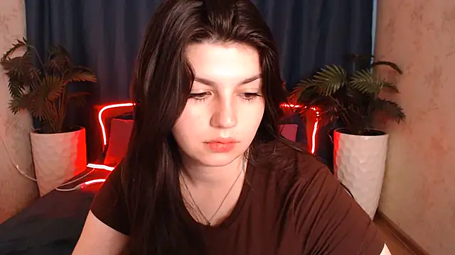 KisaModel Adlı Modelin Canlı XXX Sohbeti