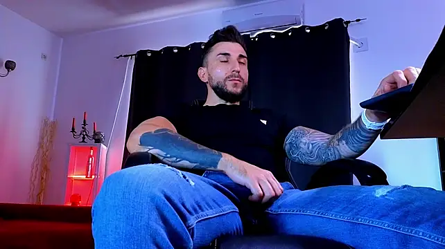 MightyAaron66 XXX чат на живо