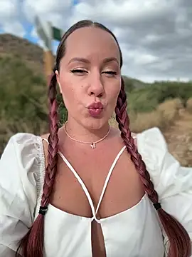 Mona_Plus Adlı Modelin Canlı XXX Sohbeti