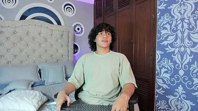 adrian_black86306 XXX чат на живо