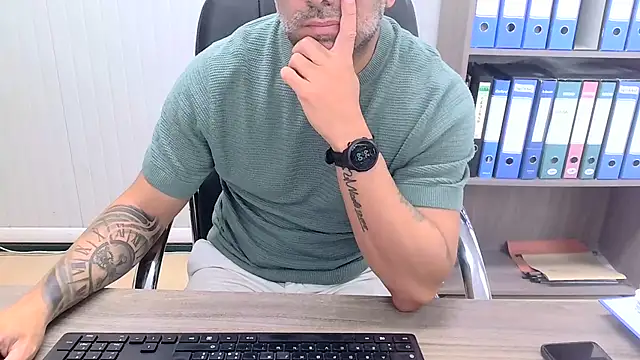 Evasionee Chat XXX in diretta