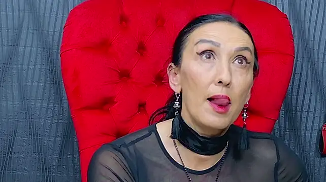 MistressDora Chat XXX in diretta