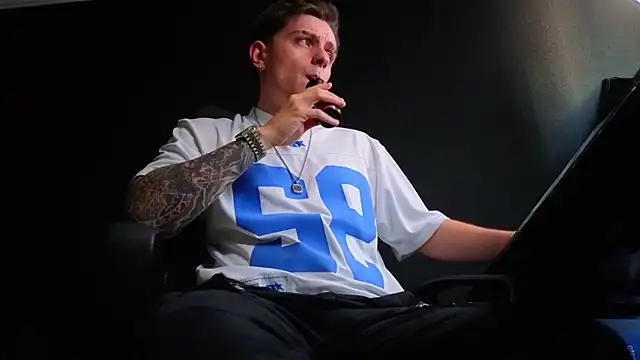 FelixStarkk – Naživo XXX chat