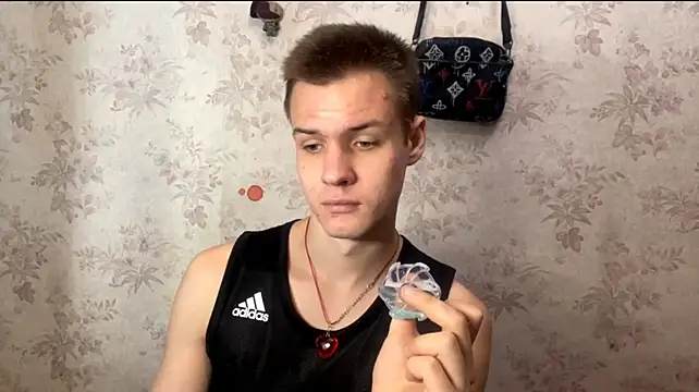 XXX chat uživo modela BigBabyMax