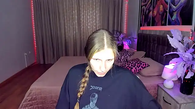 MiaCream Live XXX Chat