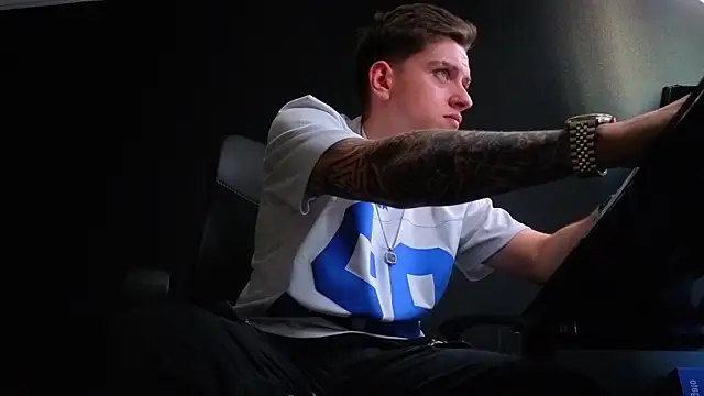 FelixStarkk Chat XXX live