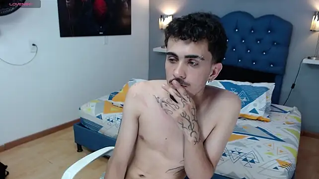 Онлайн чат XXX denjie_acker