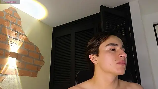 Connorr_01 Show in webcam