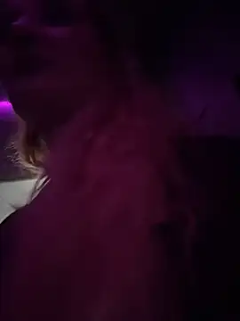 AdelRichのライブXXXチャット
