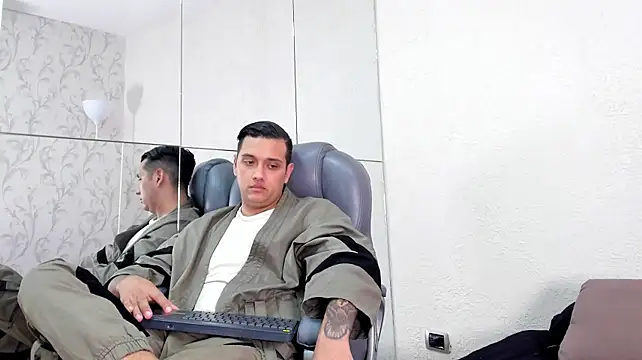 XXX chat uživo modela Levi_Boss