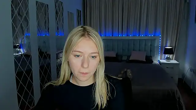 Chat +18 de RosaTiny ao vivo