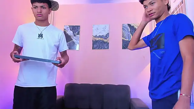 XXX chat uživo modela GoldenDuoheat