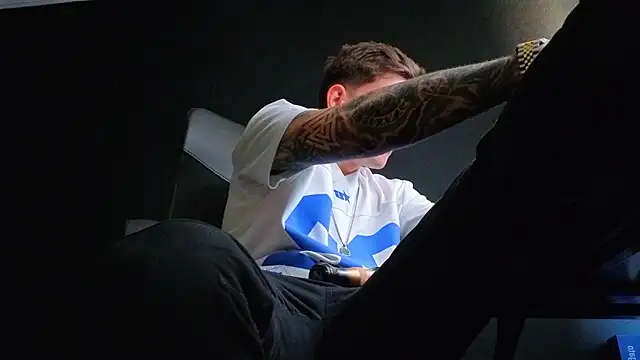 Czat XXX na żywo – FelixStarkk
