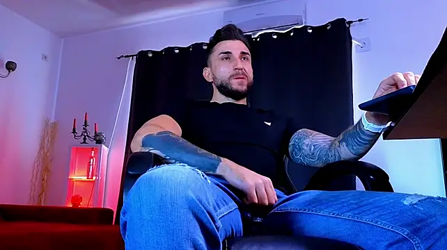 MightyAaron66 Adlı Modelin Canlı XXX Sohbeti