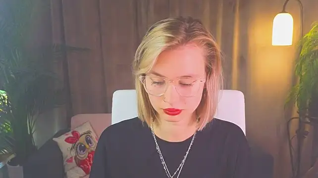Chat +18 de NoraMoreau ao vivo