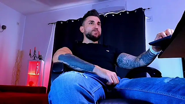 MightyAaron66 Live XXX Chat