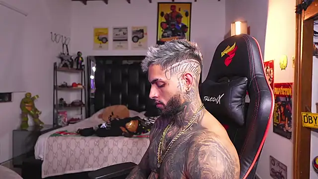 logan_hugh8 Adlı Modelin Canlı XXX Sohbeti