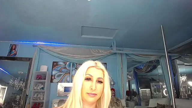 ADRIANNA_FOX élő XXX-chatje