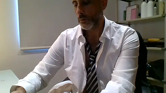 XXX chat uživo modela 66MA69
