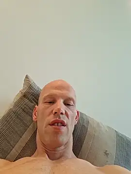 genaroo38n Live XXX chat